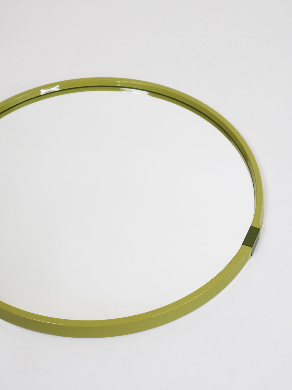 round mirror green