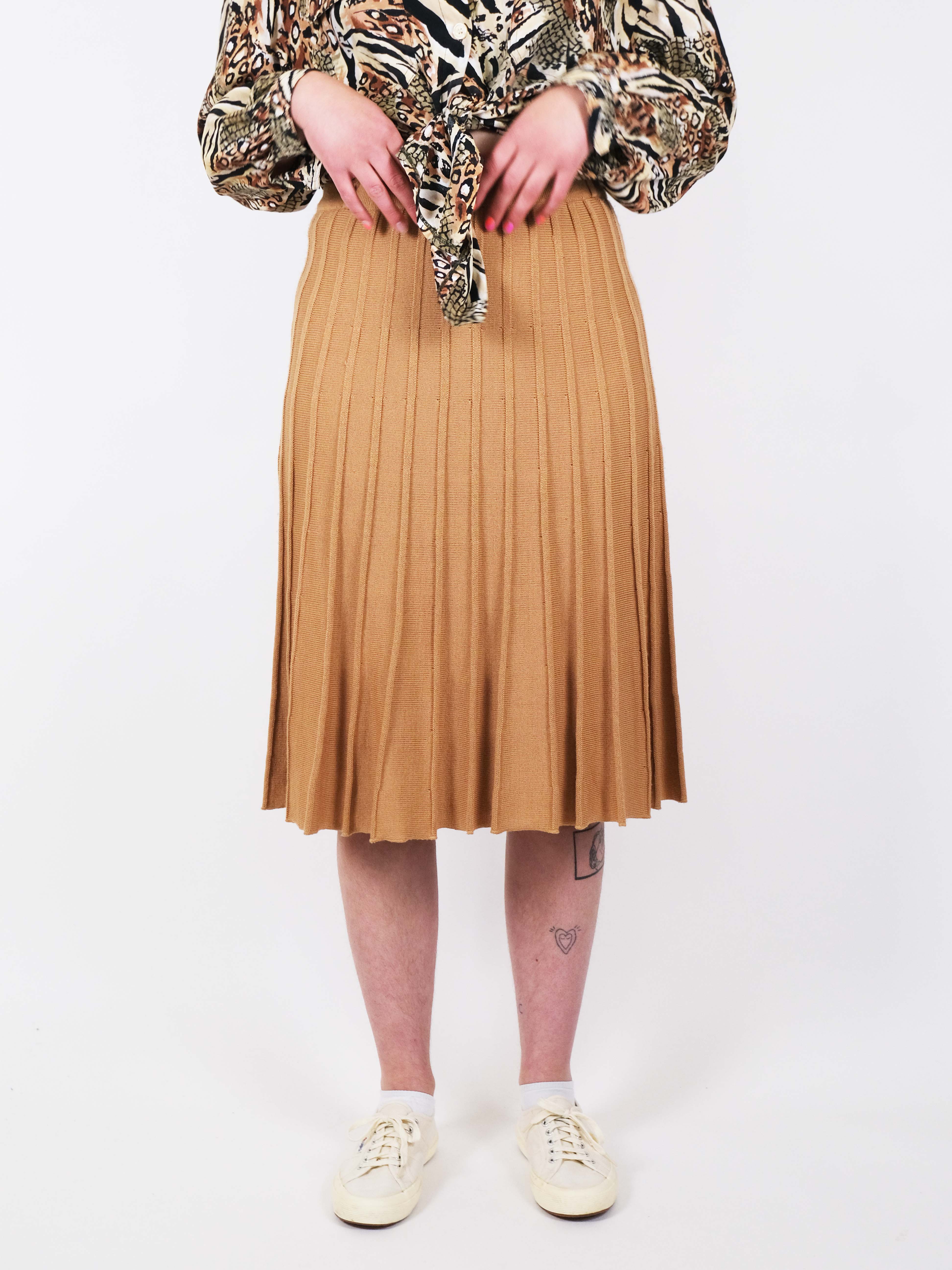Beige knitted skirt