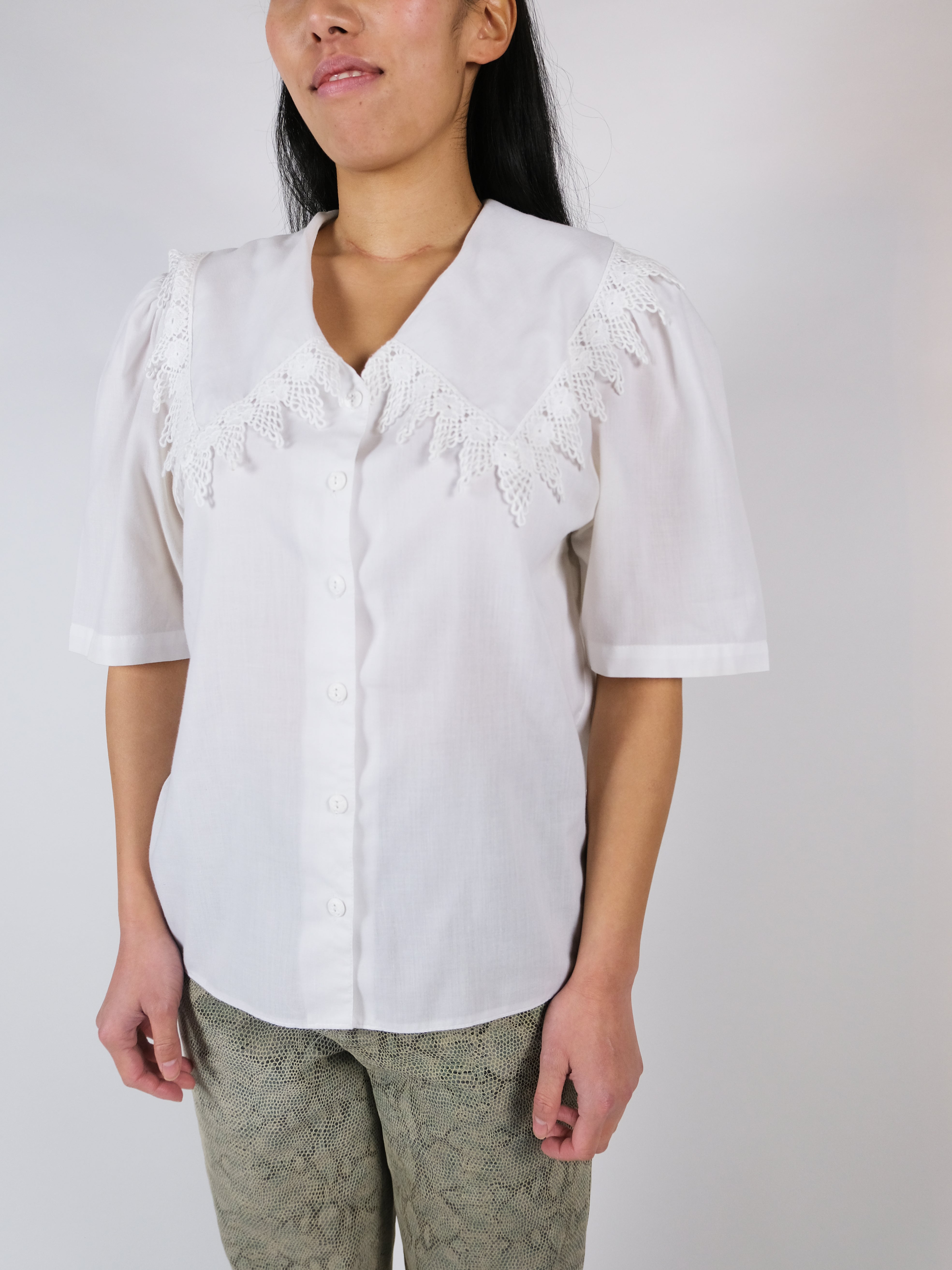 Collared blouse white short sleeves